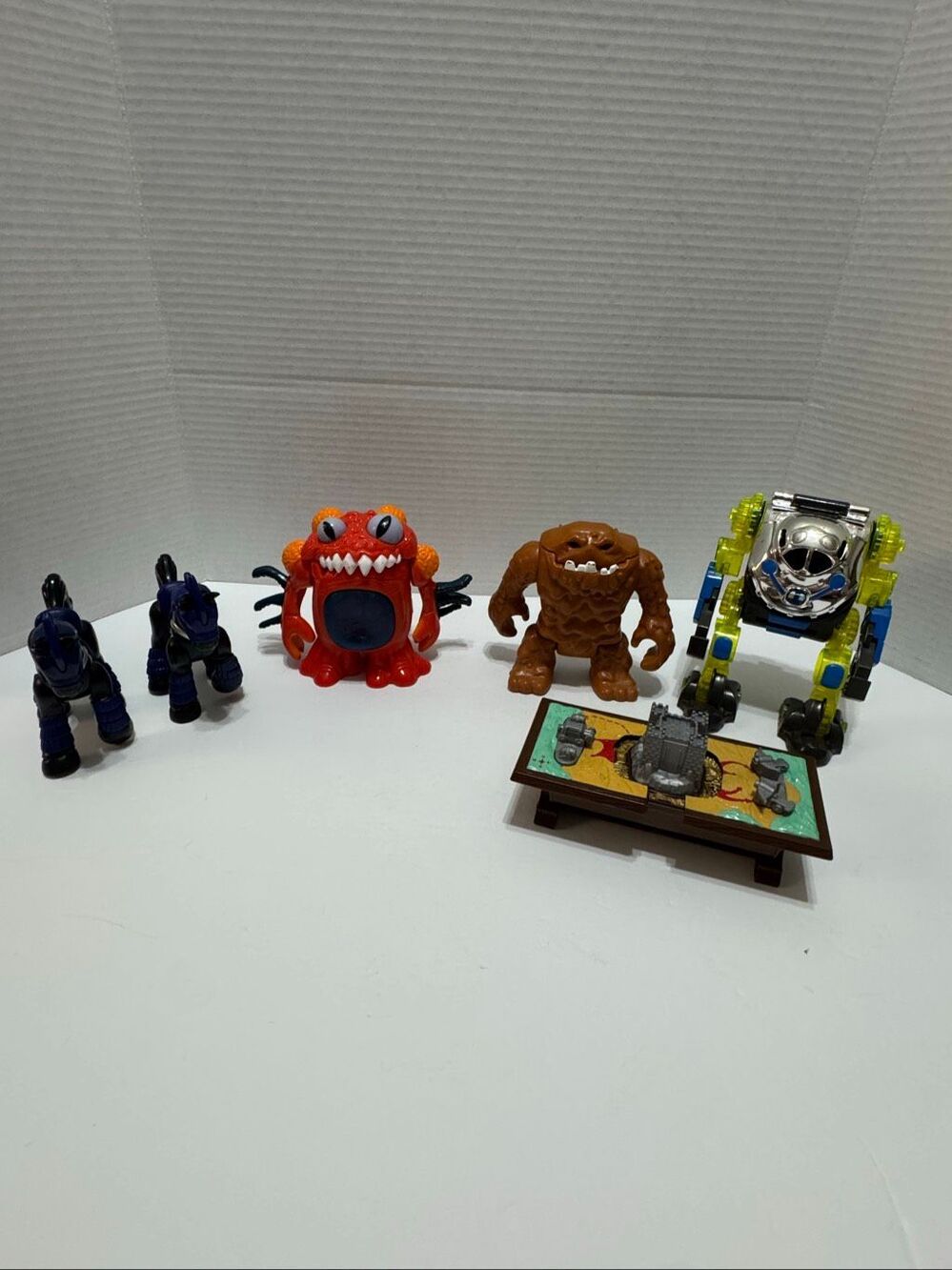 Imaginext Space Alien Exo Suit DC Comics Clayface  Battle Plan Map Ninja Horses